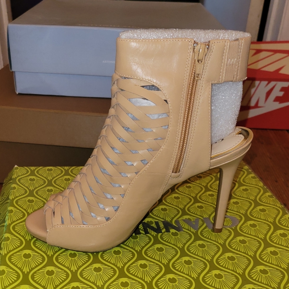 Gianni Bini, Nude heels, size 8